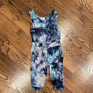 Sofi romper size 3T, excellent condition.